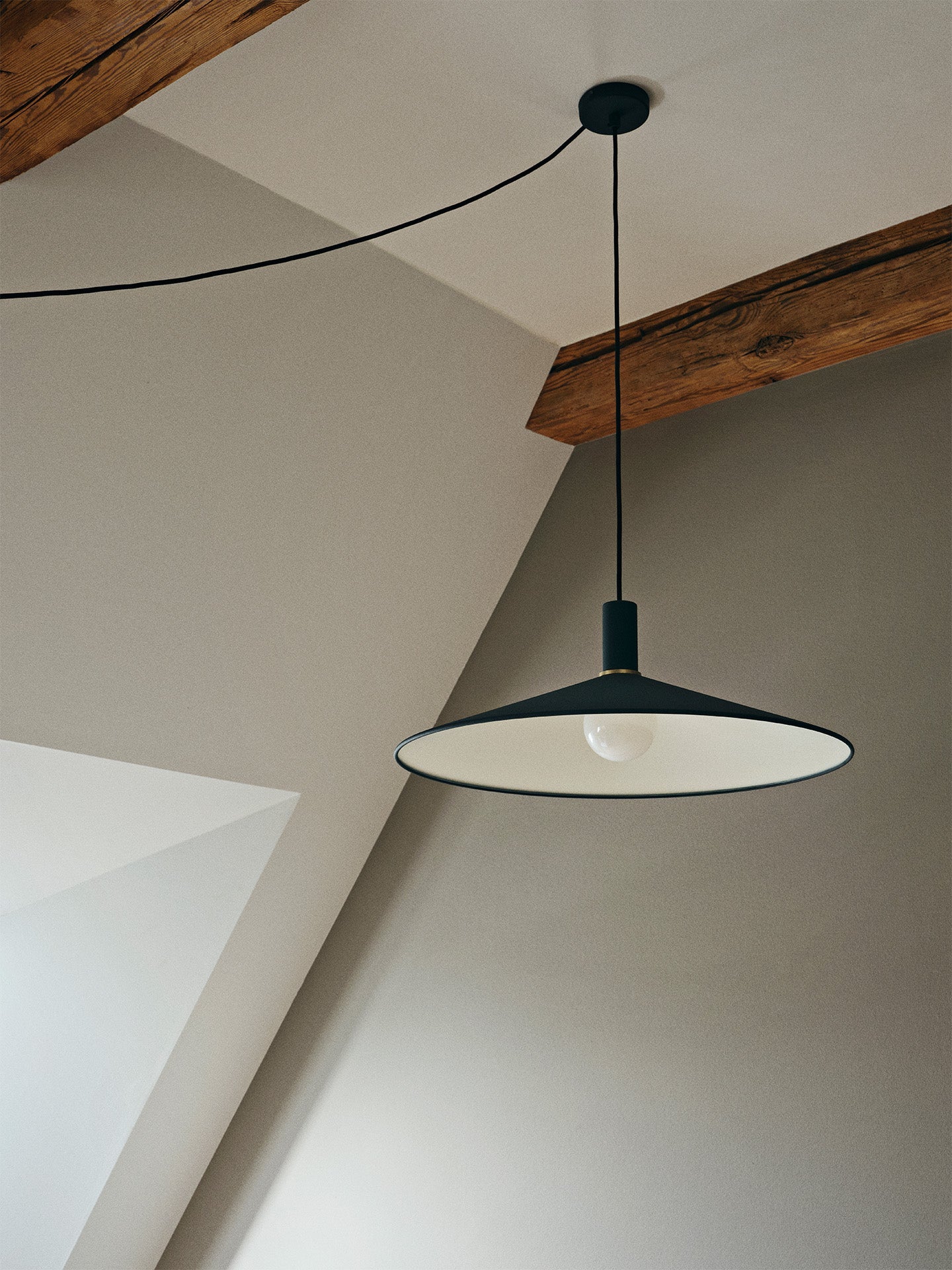 Angle Shade - Black